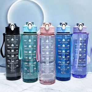 ขวดน้ำ BPA Free ขนาด 2 ลิตร ครึ่งแกลลอน สำหรับออกกำลังกาย เล่นกีฬา มีหลอดดูดและตัวบอกเวลา ผลิตจาก Tritan เป็นมิตรกับสิ่งแวดล้อม - Product Image 4