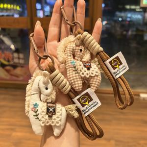 Porte-clés de voiture et dragonne de téléphone en forme d'animal mignon 2026, poupée en peluche 3D, breloque de sac à main pour femme, accessoires vestimentaires, porte-clés cheval en tissu fait main - Product Image 3