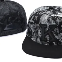 Casquette Snapback à imprimé graffiti de designer, streetwear haut de gamme, casquette de baseball à visière plate avec logo en cuir embossé, styles urbains