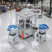 Machine automatique de haute précision pour l'assemblage de bouchons à visser et de bouchons à bec verseur pour assaisonnements