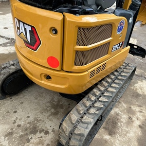 En stock : Excavatrice hydraulique compacte légère CAT301.7 d'occasion avec boîte de vitesses pour la démolition en allées étroites et la construction de caniveaux d'égout, en promotion - Product Image 2