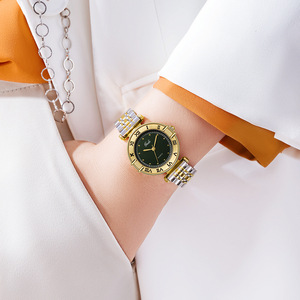 Reloj de pulsera de cuarzo para mujer, bicolor, oro y plata, con números romanos, esfera con efecto rayos de sol, brazalete de acero inoxidable - Product Image 3