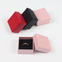 Coffret d'emballage carré noir pour bijoux – Boîte cadeau tendance pour pendentifs, bracelets, colliers, boucles d'oreilles, bagues et accessoires