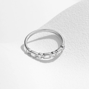 Anillo fino apilable de plata de ley S925 con incrustaciones de circonita redonda y rectangular, joyería elegante para mujer, para uso diario y como regalo. - Product Image 4