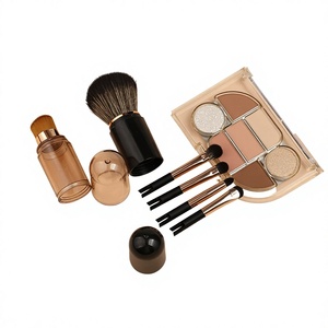 Ensemble de pinceaux de maquillage rétractables 6-en-1 portables, poils doux en fibres synthétiques, pinceaux pour le <span class=keywords><strong>visage</strong></span>, le blush, les yeux, le fond de teint, ensemble complet - Product Image 1