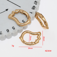 Accessoires pour jouets en peluche de petite taille, porte-clés mousqueton à ressort, formes personnalisées OEM ODM : torche, gant, anneau à ressort