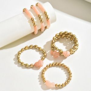 Korean retro sweet and cool style acrylic pink heart woven beaded <b>bracelet</b> <b>set</b>, versatile stackable jewelry <b>set</b>. - Product Image 4