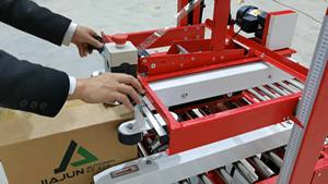 स्वचालित उच्च गति कार्टन सीलर अर्ध स्वचालित कार्टन सीलिंग मशीन - Product Image 3