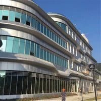 Façade de bâtiment en aluminium et verre, mur-rideau intégré, unité de façade à capuchon dissimulé