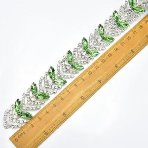 1 Yard Ruban <span class=keywords><strong>de</strong></span> chaîne <span class=keywords><strong>métallique</strong></span> plaqué argent avec applique <span class=keywords><strong>de</strong></span> strass en cristal, pour robes <span class=keywords><strong>de</strong></span> mariée, ceintures, sacs, chaussures, cols et accessoires - Product Image 2
