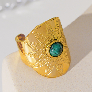 Bague en pierre naturelle verte gravée à large face exagérée en <span class=keywords><strong>or</strong></span> <span class=keywords><strong>18</strong></span> <span class=keywords><strong>carats</strong></span> vintage classique adaptée aux femmes - Product Image 3