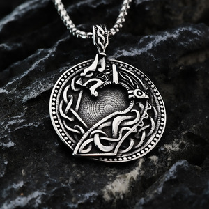 Yunnique – collier avec pendentif loup celtique Viking en acier inoxydable pour hommes, design asymétrique, bijoux cadeau - Product Image 3