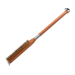Brosse <span class=keywords><strong>à</strong></span> <span class=keywords><strong>pizza</strong></span> YINHAO avec logo personnalisé, 25 pouces, avec grattoir, résistante <span class=keywords><strong>à</strong></span> la chaleur, manche en bois extra long, brosse de nettoyage pour <span class=keywords><strong>four</strong></span> <span class=keywords><strong>à</strong></span> <span class=keywords><strong>pizza</strong></span> - Product Image 1