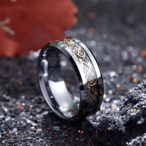 Sex Sieraden Gouden Ring Draak En Gele Koolstofvezel Wolfraamcarbide Haan Ring Mannen Groot Formaat Penis Ringen - Product Image 1