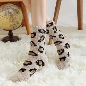 Hot Sale niedlichen Leoparden muster Korallen samt Damen Socken weich warm bequem bequem flauschige Winter Weihnachts socken