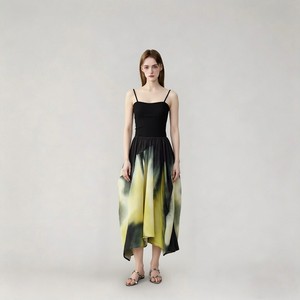 Fournisseur OEM Robe midi pour femme à bretelles spaghetti, imprimé ombré, ourlet <span class=keywords><strong>asymétrique</strong></span>, usine chinoise - Product Image 2