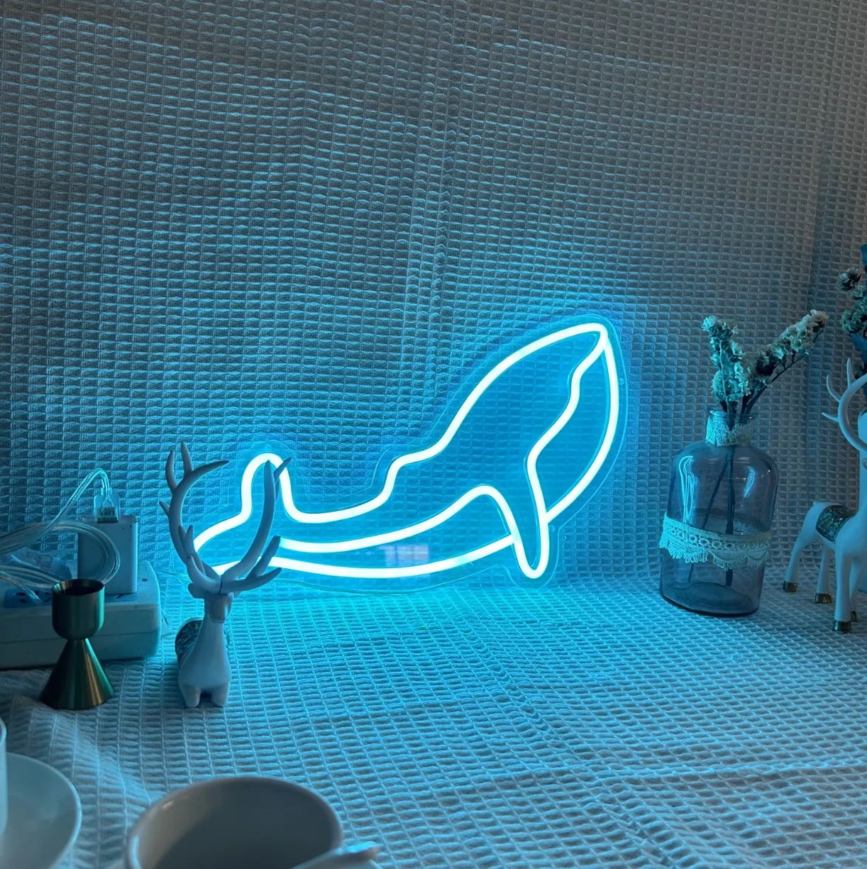 Good quality led neon sign no moq Factory direct sale ready to ship pattern whale shape 40cm for light decoration