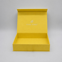 Boîte d'emballage rigide en papier non couché de luxe avec fermeture magnétique pliable pour vêtements pour enfants, impression personnalisable