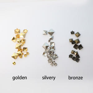 100個四角いピラミッド爪4爪真鍮素材リベットビーズ革装飾用スパイク服靴バッグ - Product Image 6