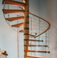 Escalier en colimaçon Optima au design simple en verre, escalier hélicoïdal moderne pour intérieur avec marches en bois