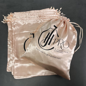 Bolsa de satén personalizada con cordón para champán, con logo impreso en negro, bolsa de almacenamiento de lujo de seda y satén para pelucas y extensiones de cabello. - Product Image 3