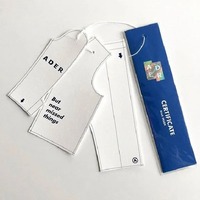 Etiquetas colgantes de cartón ecológicas personalizadas para ropa con código de barras, troqueladas, impresión UV, transferencia térmica digital para zapatos y calcetines