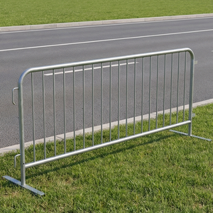 Barrière de gestion de foule portable et temporaire, hauteur 2m, longueur <span class=keywords><strong>4m</strong></span>, taille et couleur personnalisables, disponible pour les projets municipaux et aéroportuaires - Product Image 1