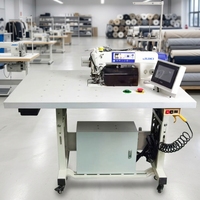 Machine à coudre JUKI automatique avec gabarit de découpe pour la fabrication de cols et de poignets