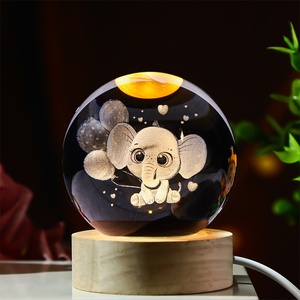 Lampada Notturna 3D con Sfera <span class=keywords><strong>di</strong></span> Cristallo Bianca a Tema <span class=keywords><strong>Cartone</strong></span> Animato, Intaglio Interno Luminoso, Ornamento da Scrivania, Regalo Creativo per Commercio all'Ingrosso Transfrontaliero - Product Image 2