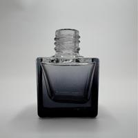 Flacon de parfum carré en verre vide portable de 8 ml avec bouchon à vis et pulvérisateur pour échantillons de parfum et transfert de liquides