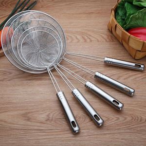 Passoire et égouttoir en fil d'acier inoxydable durable pour la cuisine domestique, les restaurants et les hôtels - Idéal pour la cuisson du lo mein et des plats à fondue - Product Image 1
