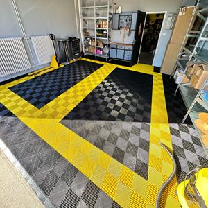 Carreaux de sol de <span class=keywords><strong>garage</strong></span> à emboîtement en PP tapis de sol ventilés modulaires en PVC <span class=keywords><strong>dalle</strong></span> de <span class=keywords><strong>vinyle</strong></span> pour magasin de lavage de voiture entrepôt salle d'exposition - Product Image 6