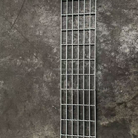 Grille de protection en acier pour tranchées et drainages, robuste, galvanisée, antidérapante, pour aéroports, pistes et routes.