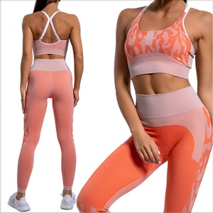 Ensemble de sport 2 pièces pour femme, vêtements de fitness et yoga, short de yoga inclus - Product Image 1