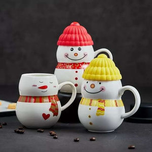 Mug à café en céramique et porcelaine Snowman avec couvercle en silicone, cadeau de Noël écologique, capacité 500 ml-1 L, marque JNSM - Product Image 1