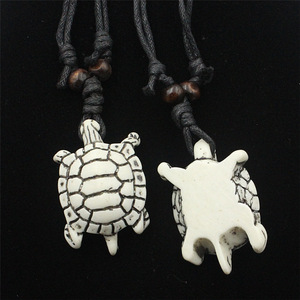 Venta al por mayor diseño vintage resina tallada océano mar tortuga colgante collar <span class=keywords><strong>Tiki</strong></span> tótem amuleto collar joyería para hombres - Product Image 3