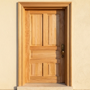 Puerta de Entrada de 5 Paneles de Madera de Caoba Sólida con Arco Moldeado Clásico en Blanco - Product Image 2