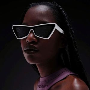 Gafas de Sol Unisex con Logotipo Personalizado, Retro, Montura Pequeña Triangular, UV400, Ligeras, Anti-Radiación, Coloridas, Estilo Y2K, Ojo de Gato - Product Image 3