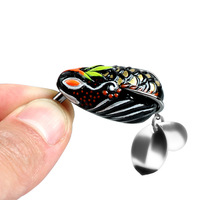 Leurre de grenouille flottant 5,7 g 3,5 cm 8 couleurs avec doubles spinners et hameçons barbelés, leurre souple pour la pêche au poisson-serpent
