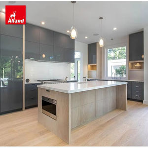 Placard de cuisine gris brillant mélangé avec des dalles de chêne teinté avec hotte dissimulée et de nombreuses armoires de rangement - Product Image 1