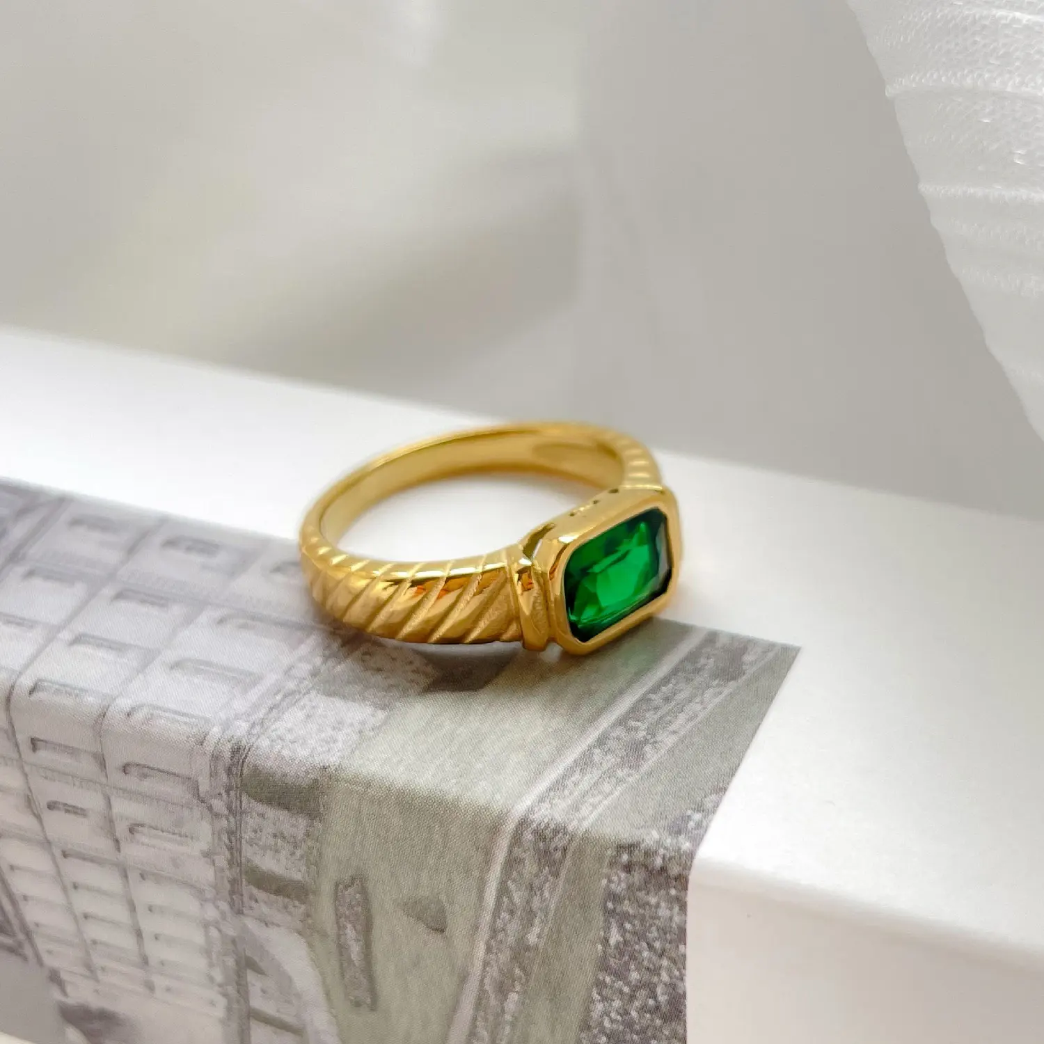 Luxus 18 Karat vergoldet quadratische grüne Smaragd ringe Edelstahl CZ Diamant Edelstein Ring für Frauen Mädchen Finger Schmuck