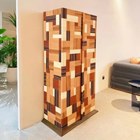 Meuble de rangement autoportant moderne et haut avec bois géométrique pour bar à domicile et vitrine de salon, armoire à vin