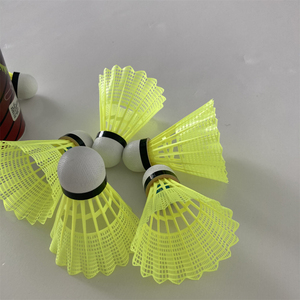 Acquista Online Volani da Badminton <span class=keywords><strong>Mavis</strong></span> 350 di Qualità, Resistenti e Luminosi in Nylon per Allenamento ed Esercizio - Product Image 2