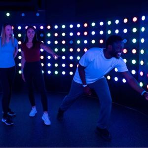 Mur d'escalade LED sportif pour jeux d'équipe en salle, idéal pour parcs d'aventure (plastique) - Product Image 4