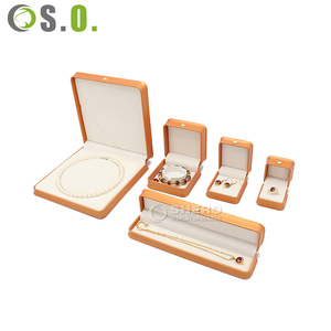 Boîtes d'emballage de bijoux en cuir PU de luxe avec logo personnalisé en gros, grandes boîtes cadeaux pour bagues, bracelets, colliers en cuir - Product Image 1