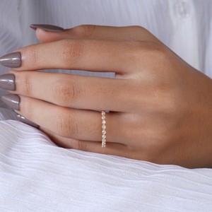 Elegante Anillo de Eternidad con Baño de Oro y Estilo Diamante para Mujer, Joyería Fina y Minimalista para Uso Diario, Regalo de Compromiso - Product Image 5