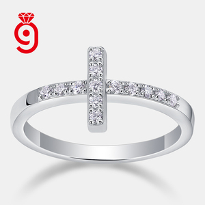 Anello Aperto Minimalista con Croce Religiosa in Argento, Micro Pavé di Moissanite, Fascia Orizzontale con Charm, Logo Personalizzato, Gioielli da Donna con Tema Religioso, Regalo GRA - Product Image 4