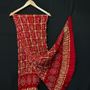 Dupatta de Seda Gaji Pura India con Estampado Bandhani - Product Image 1