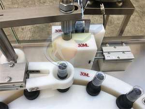 Máquina de Llenado y Tapado Automática Rotativa CE para Botellas Pequeñas de 10ml y 30ml, para Líquidos, Gotas y Aceites Esenciales - Product Image 4