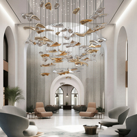 Lustre en verre courbé en forme d'oiseau, design artistique, lampe suspendue en verre taillé irrégulièrement sur mesure pour hall d'hôtel, villa, escalier